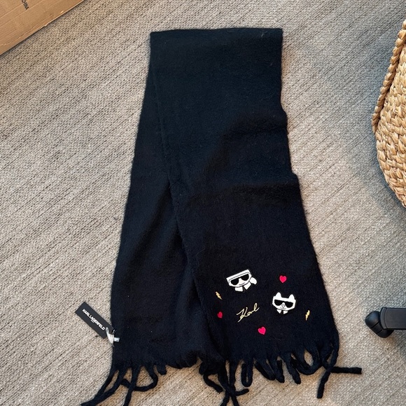 Karl Lagerfeld Black Textured Cat Chunky Scarf - Picture 6 of 6